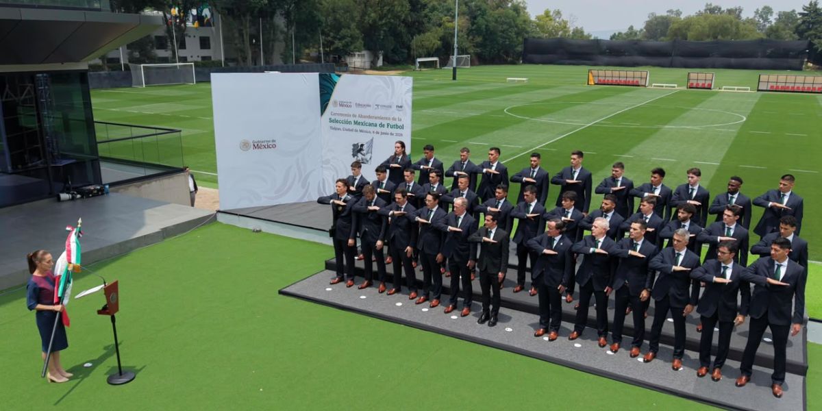 Presidenta Claudia Sheinbaum abandera a la Selección Nacional de México que participará en la Copa Mundial de la FIFA 2026
