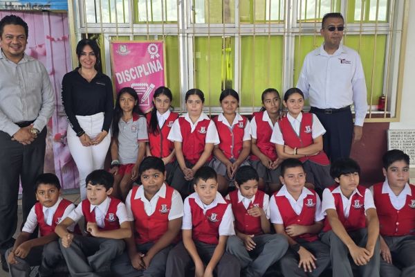 Astrid Sontoya Muller acepta ser madrina de generación de la Primaria Rodolfo Torre Cantú