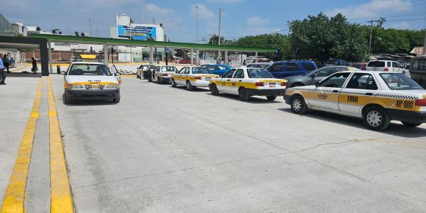Robos reducen operación de taxis en horario nocturno