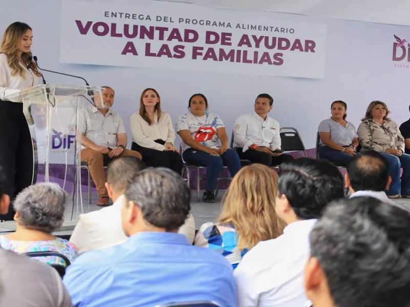 Inician Lucy y Lalo segunda entrega de programa alimentario Voluntad de Ayudar