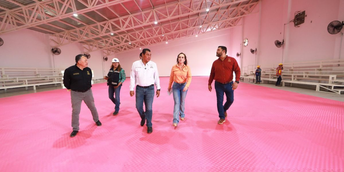 Supervisa alcaldesa Carmen Lilia Canturosas avances del Centro Deportivo Multidisciplinario en la colonia el Nogal