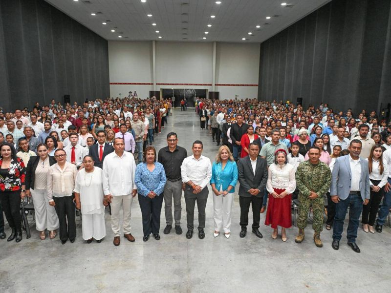 Distingue Ayuntamiento a niños y maestros de excelencia con la medalla Guadalupe Victoria