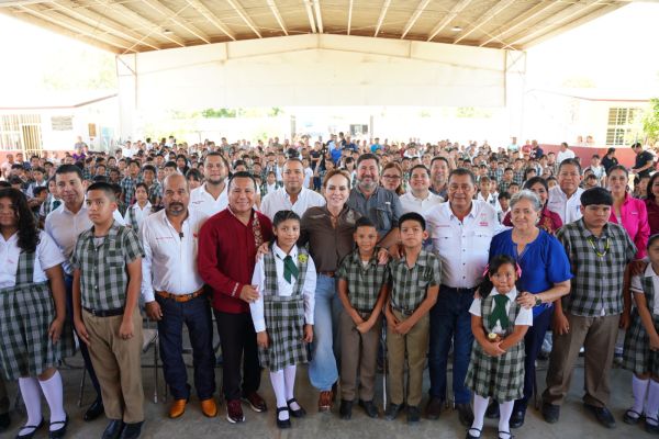 Fortalece gobierno de Carmen Lilia Canturosas infraestructura educativa en primaria de Valles de Anáhuac