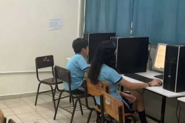 Tamizan a estudiantes de secundaria para detectar uso de drogas y otros riesgos
