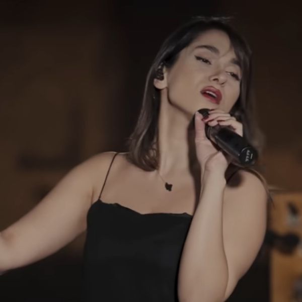 Irán condena a 74 latigazos a una cantante por emitir un concierto virtual sin velo