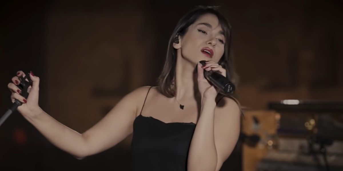 Irán condena a 74 latigazos a una cantante por emitir un concierto virtual sin velo