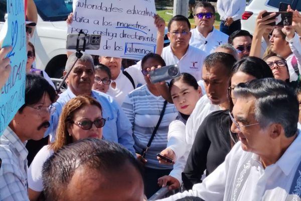 Maestros llevan conflicto escolar hasta el gobernador