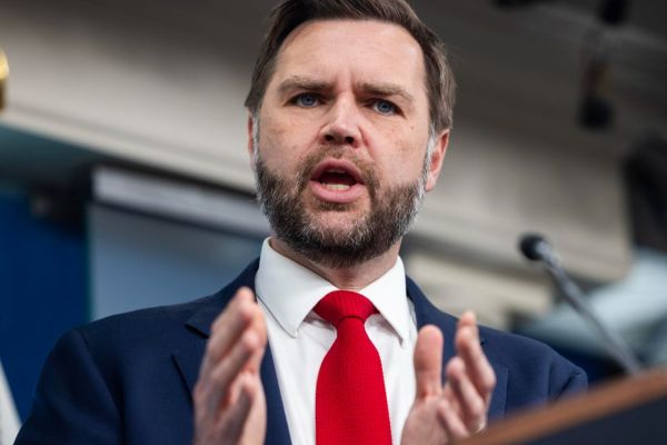 JD Vance asegura que el estrecho de Ormuz está abierto e Irán aceptó la visita de inspectores nucleares de la OIEA