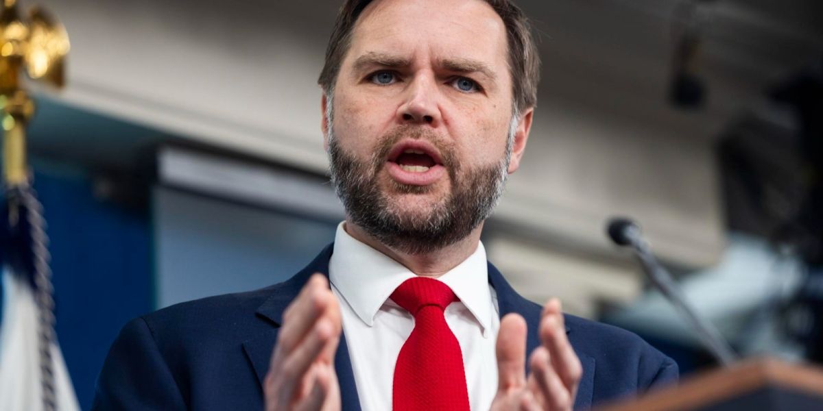 JD Vance asegura que el estrecho de Ormuz está abierto e Irán aceptó la visita de inspectores nucleares de la OIEA