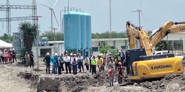 Gobernador Américo Villarreal supervisa personalmente labores de rescate en el acueducto