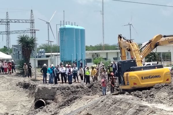 Gobernador Américo Villarreal supervisa personalmente labores de rescate en el acueducto