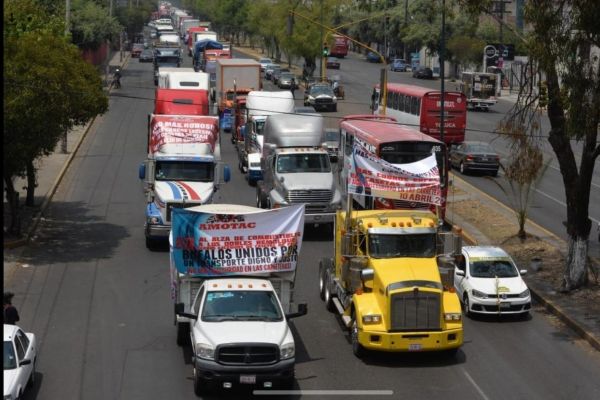 Transportistas anuncian bloqueos carreteros en todo el país este miércoles