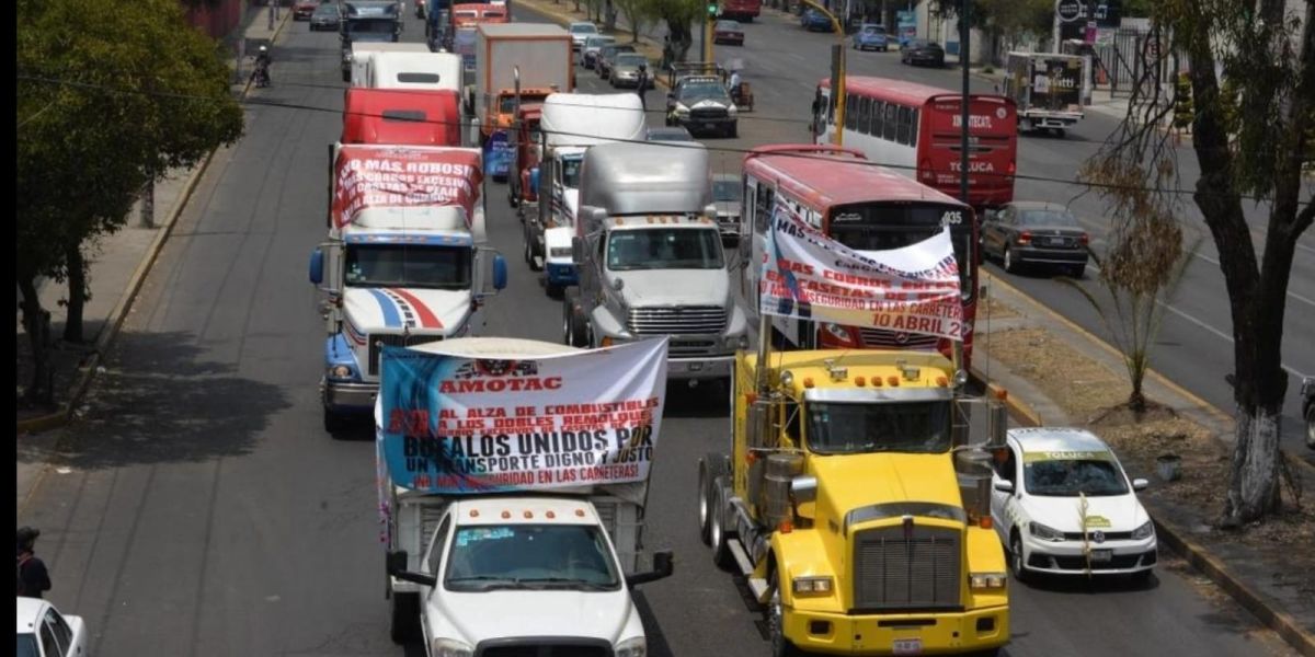 Transportistas anuncian bloqueos carreteros en todo el país este miércoles