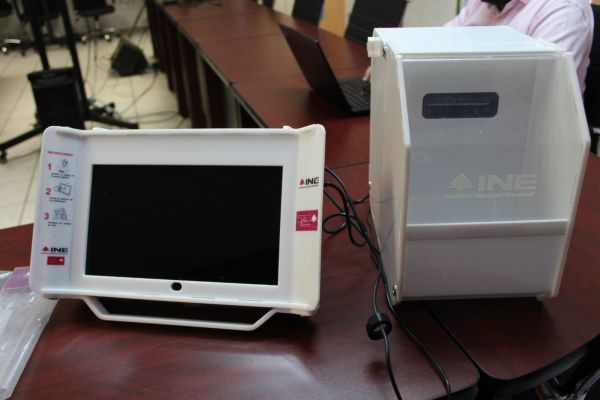 INE prepara urnas electrónicas para votación digital