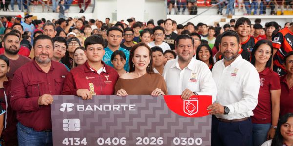 Entrega alcaldesa Carmen Lilia Canturosas más 400 becas deportivas a niños y jóvenes atletas