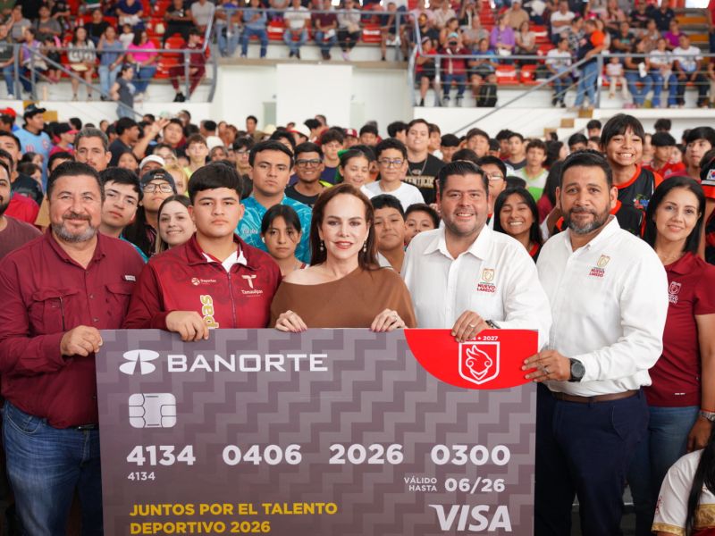 Entrega alcaldesa Carmen Lilia Canturosas más 400 becas deportivas a niños y jóvenes atletas