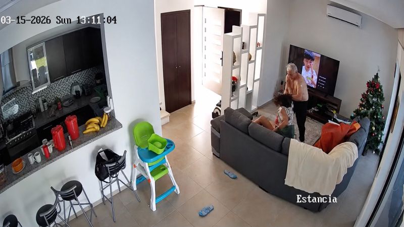 Acusa esposa a ex director de Pemex por golpiza