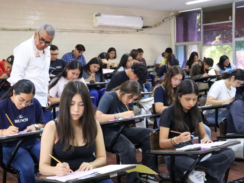 Aspirantes a ingresar a la UAT presentan examen CENEVAL