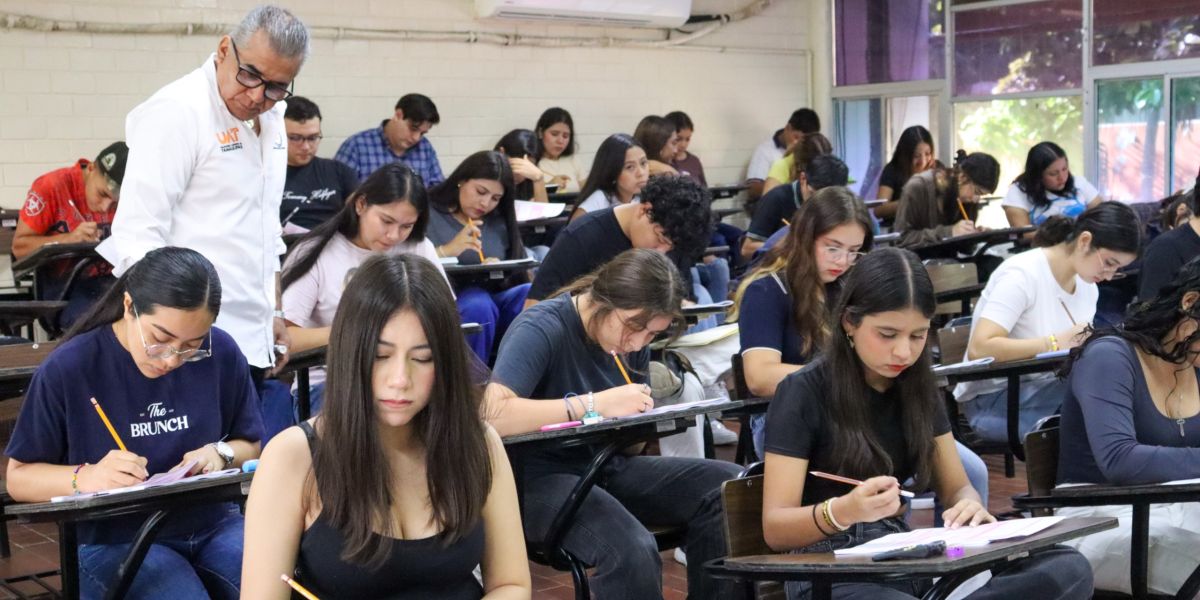 Aspirantes a ingresar a la UAT presentan examen CENEVAL