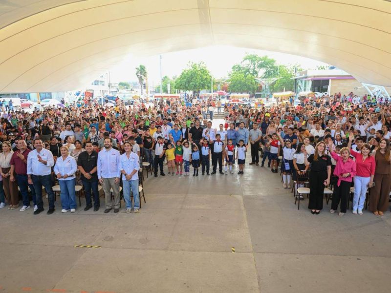 Entregan Lucy y Lalo 3 mil kits escolares de la campaña “Pasos por la Educación”