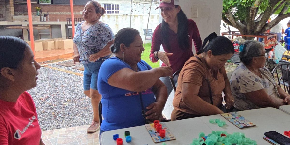 Astrid Sontoya acerca mercadito de productos básicos a familias de Nuevo Tantoán