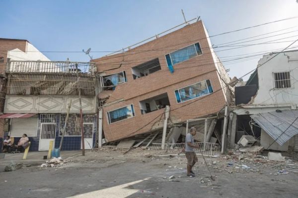 Dolor bajo los escombros: familias en Venezuela siguen buscando a sus desaparecidos