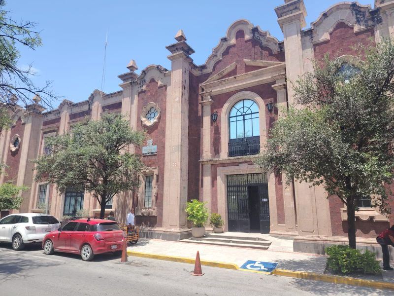 Cambio exprés en Salud: sale Adriana Hernández, entra Ricardo Guerrero