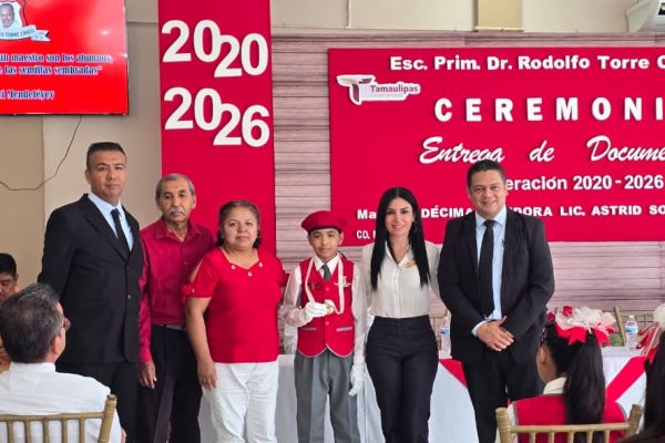 Astrid Sontoya Muller apadrina a la generación 2026 de la Primaria Rodolfo Torre Cantú