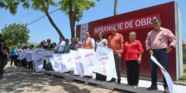 Inicia Lalo Gattás pavimentación en calle de la colonia Libertad