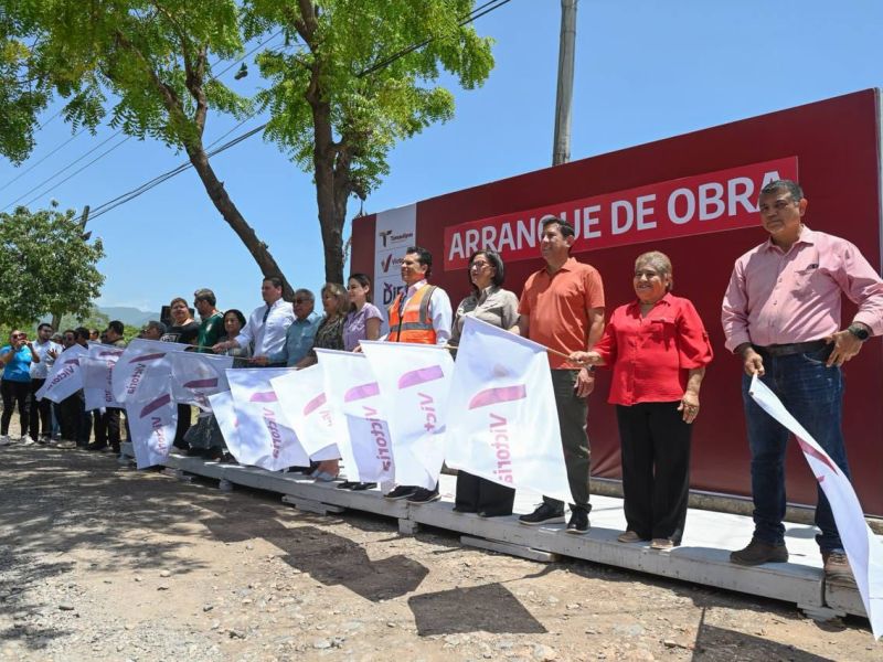 Inicia Lalo Gattás pavimentación en calle de la colonia Libertad