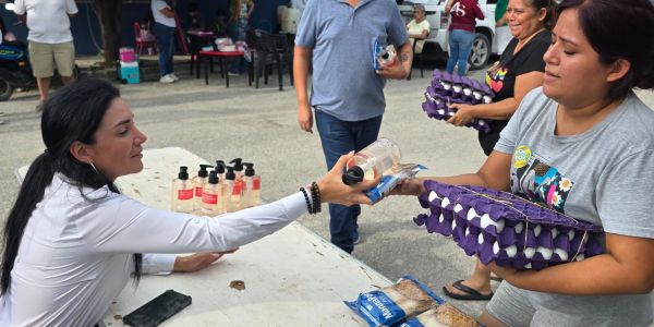 Astrid Sontoya acerca productos y servicios a las familias con el “Mercadito Sobre Ruedas”