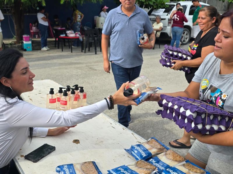Astrid Sontoya acerca productos y servicios a las familias con el “Mercadito Sobre Ruedas”