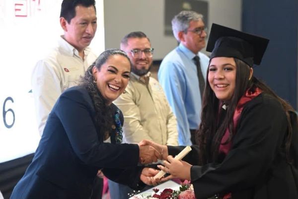 Inspira Olga Sosa a jóvenes de Reynosa a seguir preparándose y reconoce a maestras y maestros por su apoyo pedagógico