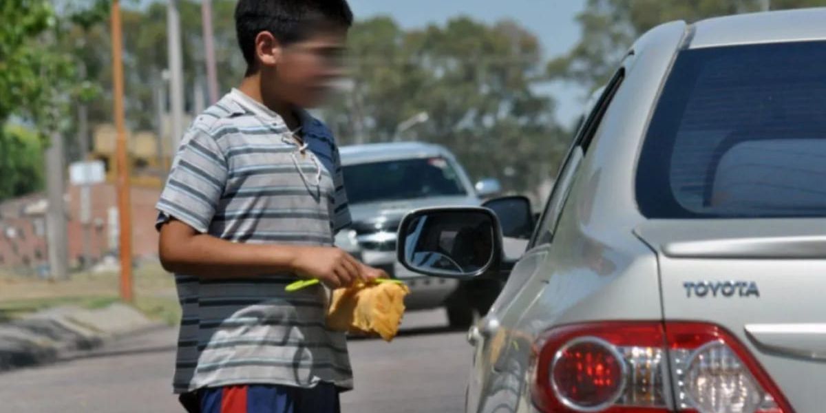 Padres que obliguen a sus hijos a pedir limosna podrían perder la patria potestad