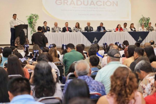 Apadrina alcalde Lalo Gattás generación de la Escuela Primaria Epigmenio García