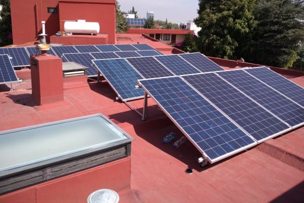 PRI propone paneles solares con “abonos chiquitos” en el recibo de la CFE