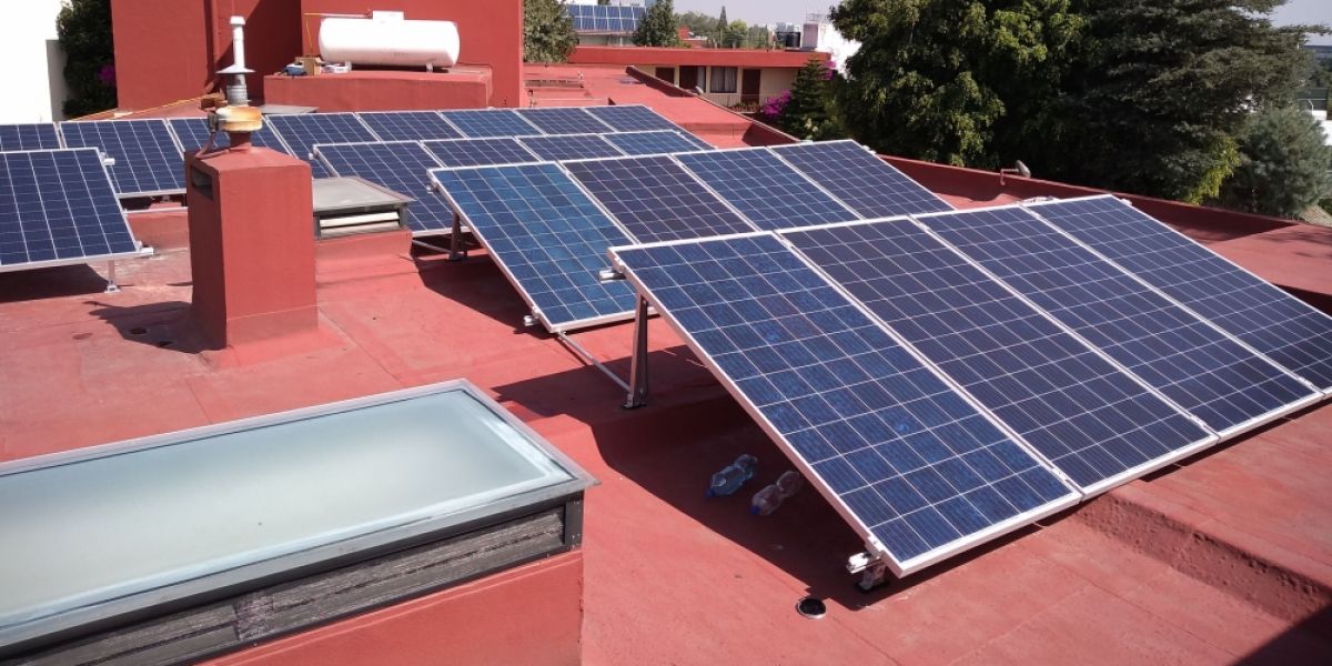 PRI propone paneles solares con “abonos chiquitos” en el recibo de la CFE