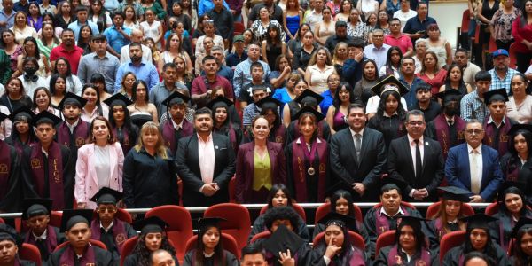 Impulsa Carmen Lilia Canturosas educación y oportunidades; egresan mil 650 jóvenes de las preparatorias municipales
