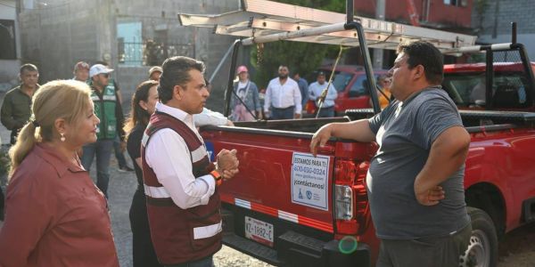 Recorre Lalo Gattás colonias escuchando y resolviendo demandas ciudadanas