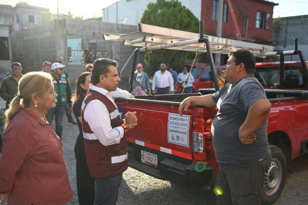 Recorre Lalo Gattás colonias escuchando y resolviendo demandas ciudadanas