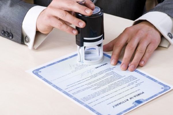Gobierno autoriza licencias temporales a cuatro notarios