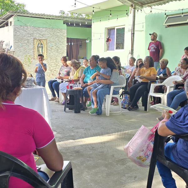 Astrid Sontoya fortalece su cercanía con las comunidades; más de 80 habitantes de Congregación Quintero respaldan el diálogo ciudadano