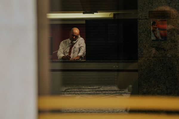 Eficiencia en la administración hotelera mediante arquitecturas tecnológicas conectadas