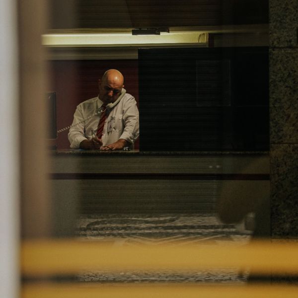 Eficiencia en la administración hotelera mediante arquitecturas tecnológicas conectadas