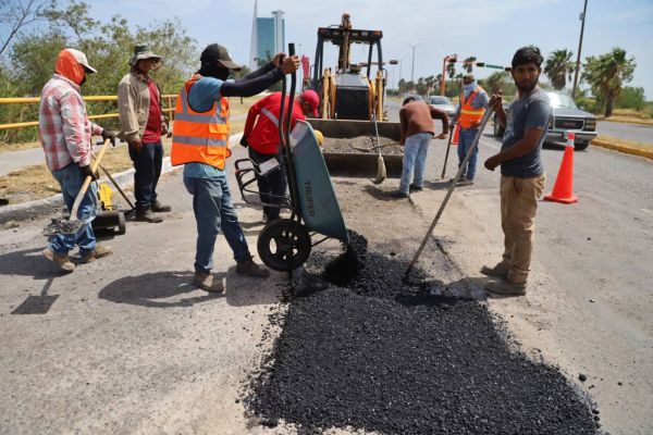 Continúa bacheo en periodo vacacional para mejorar calles de Victoria