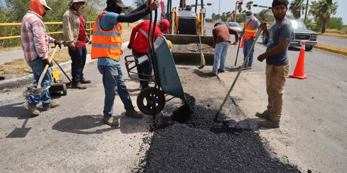 Continúa bacheo en periodo vacacional para mejorar calles de Victoria