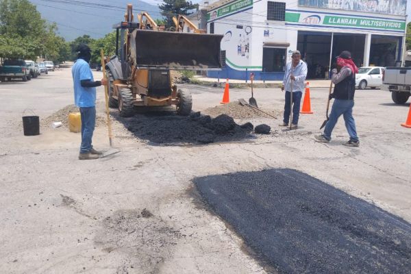 Amplían el bacheo en la colonia Miguel Alemán