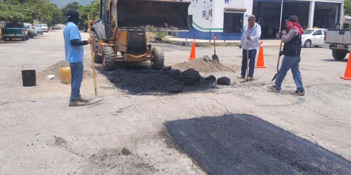 Amplían el bacheo en la colonia Miguel Alemán