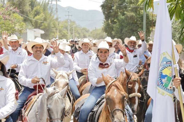 Olga Sosa participa en el 409 Aniversario de Jaumave
