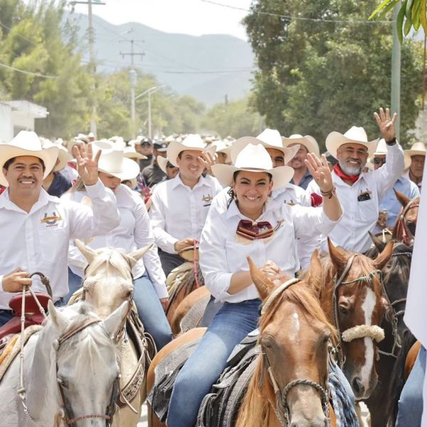 Olga Sosa participa en el 409 Aniversario de Jaumave